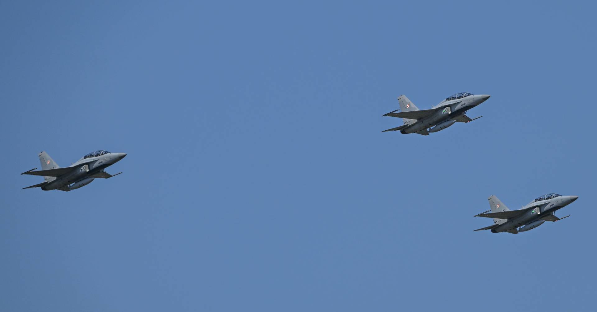 Forças Armadas da Polónia abateram drones russos que invadiram espaço aéreo polaco, uma casa foi atingida