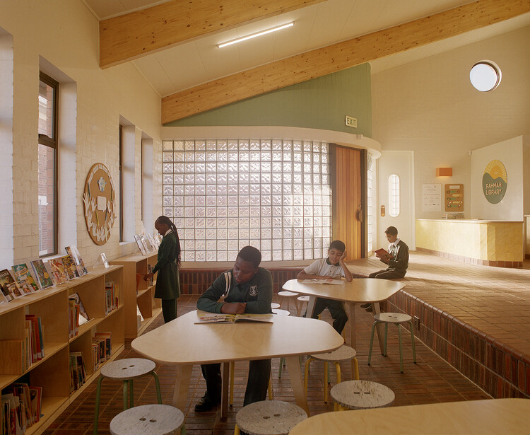 Biblioteca Rahmah / The MAAK - Fotografia de Interiores, Sala de Jantar, Cadeira