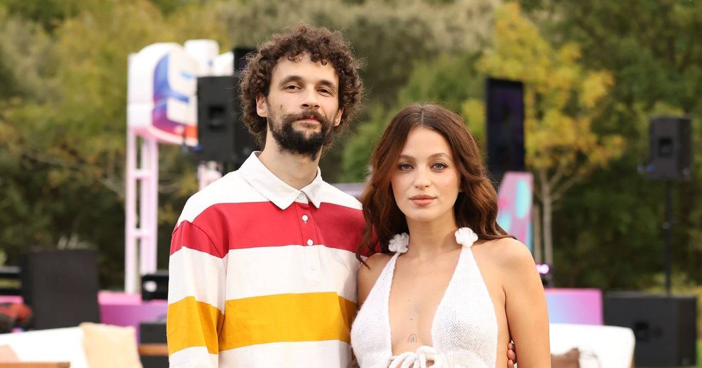 Grávida, Bruna Quintas exibe 'barrigão' na apresentação da nova grelha da SIC