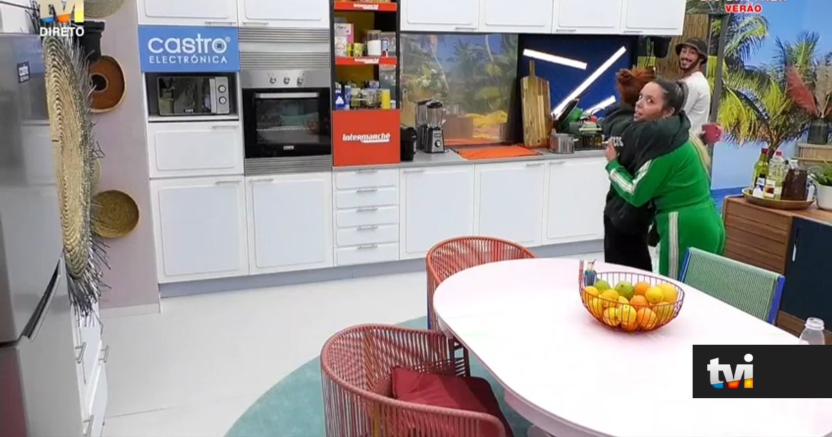 Catarina Miranda deixa Afonso incrédulo ao abraçar e beijar Jéssica: «Fizemos as nossas pazes» - Big Brother