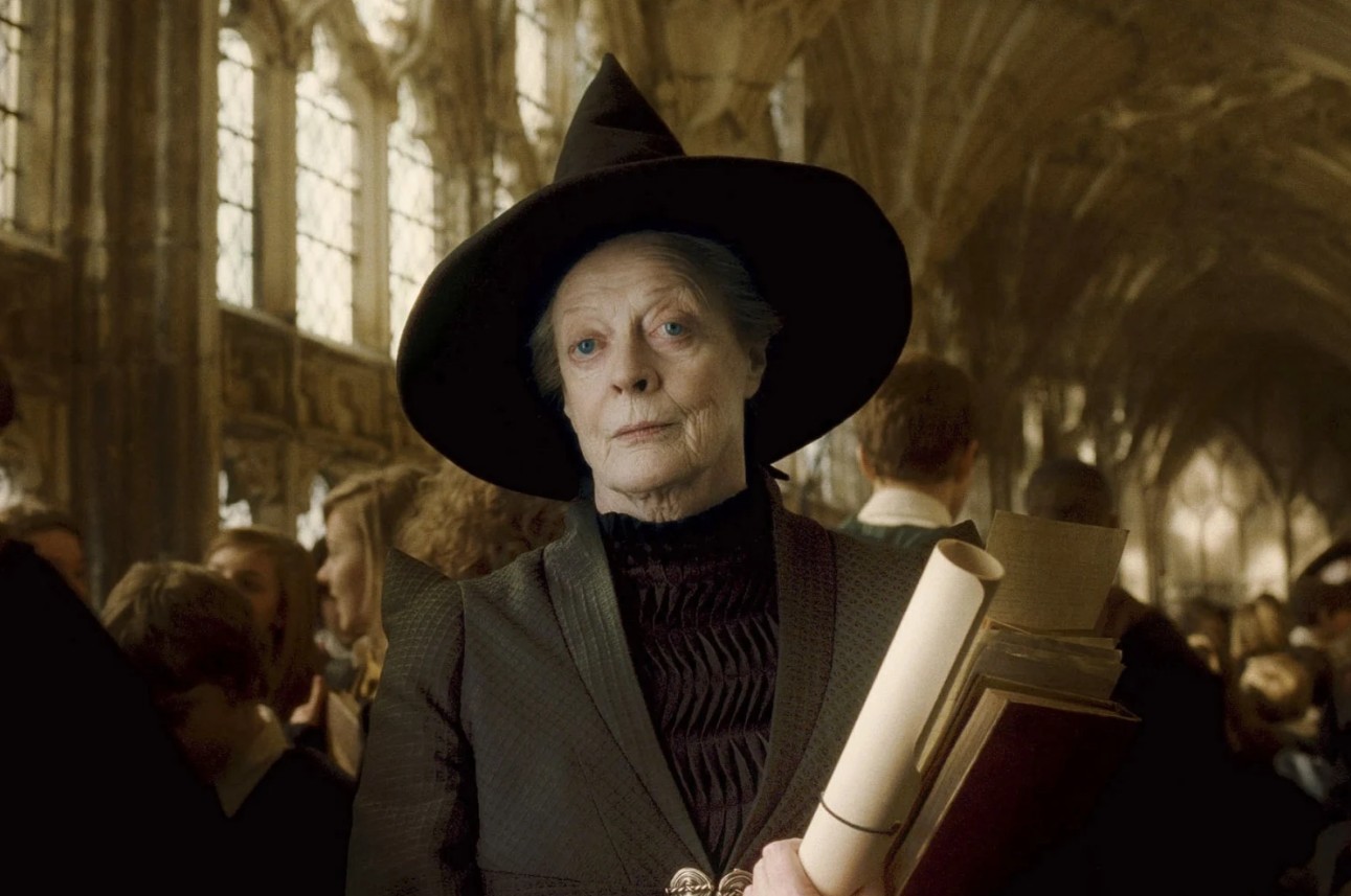 Maggie Smith, como a professora Minerva, em cena de 'Harry Potter' — Foto: Divulgação