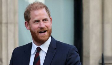 Príncipe Harry encontra-se com o Rei Carlos III em Londres pela primeira vez em mais de um ano