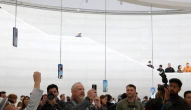Analistas: Apple não deslumbra mas novos iPhones vão impulsionar vendas