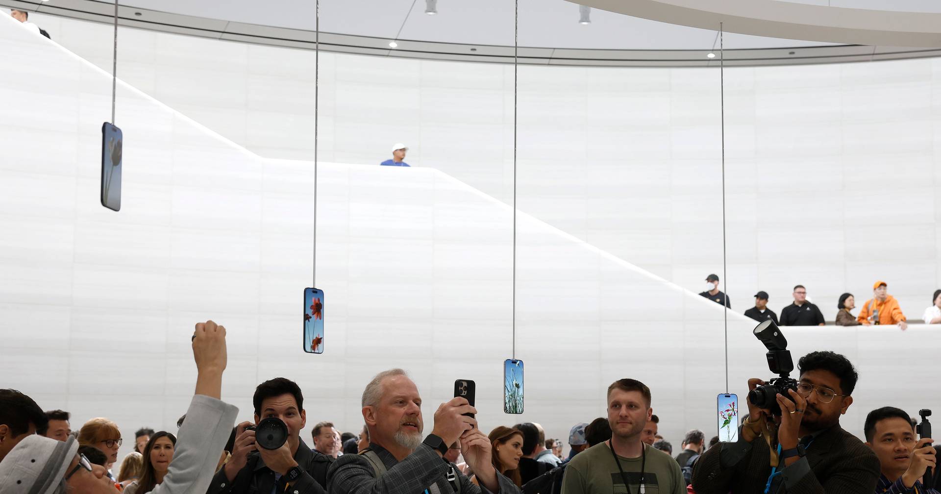 Analistas: Apple não deslumbra mas novos iPhones vão impulsionar vendas