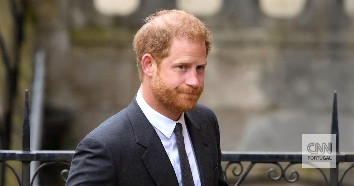 Príncipe Harry reencontra-se com o pai pela primeira vez em quase dois anos