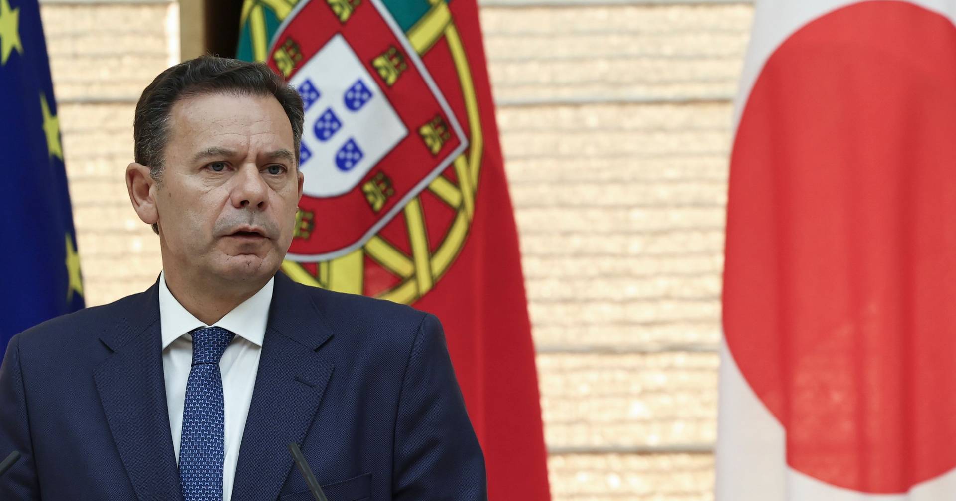 Montenegro promete acelerar TGV mas deixa alerta a quem "corre muito depressa" na política