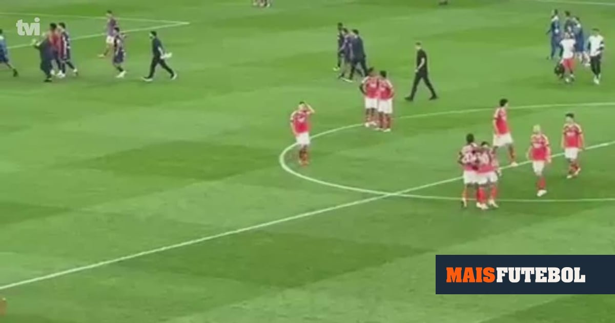 Otamedi inconsolável após provocar o empate do Santa Clara - Maisfutebol