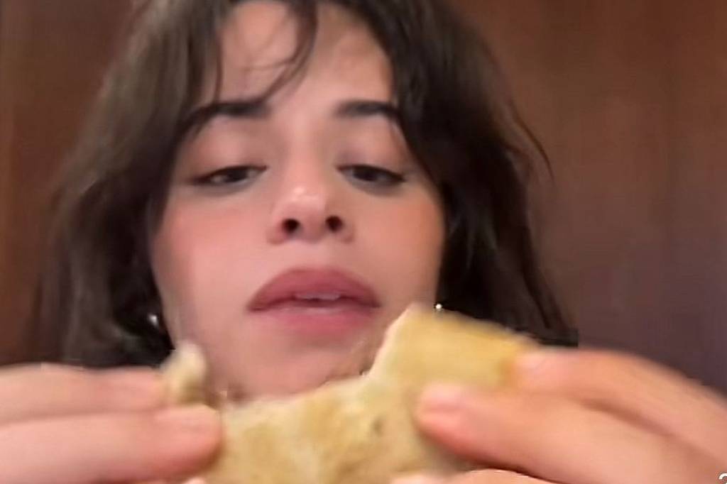 The Town: Camila Cabello prova comidinhas brasileiras - 14/09/2025 - Música