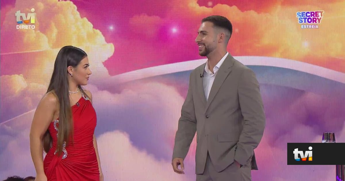 Ela disse sim! Concorrente pede a namorada em casamento em plena gala de estreia - TVI