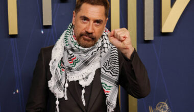 Emmy tem canto pró-Palestina de Javier Bardem e Einbinder - 14/09/2025 - Ilustrada