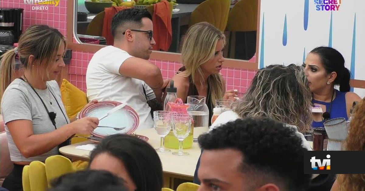 Não se largam! Pedro continua a fazer longa massagem a Ana. Mas o melhor é a cara da mulher - Secret Story