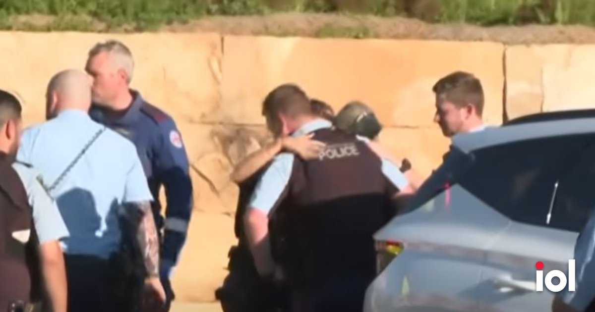 Bebé e uma criança de cinco anos morreram entre dois carros num parque de estacionamento. Vídeo mostra polícia em lágrimas - Notícias de hoje