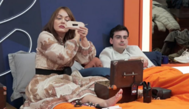 Gaby Spanic dá aula de maquiagem para Dudu Camargo em A Fazenda 17 – Record