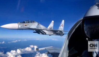 Venezuela exibe caças russos com mísseis antinavio a Trump, que mandou frota de guerra para as Caraíbas