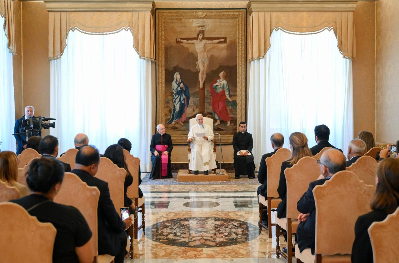 O Papa: famílias canto de esperança, pobreza e guerras ameaçam a sua dignidade