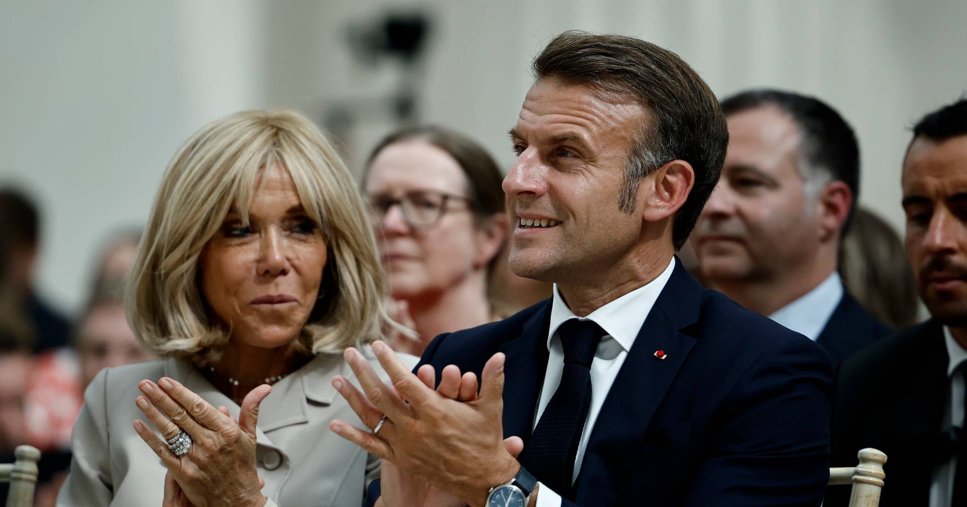 Presidente e primeira-dama franceses "apresentam" provas científicas que Brigitte é uma mulher