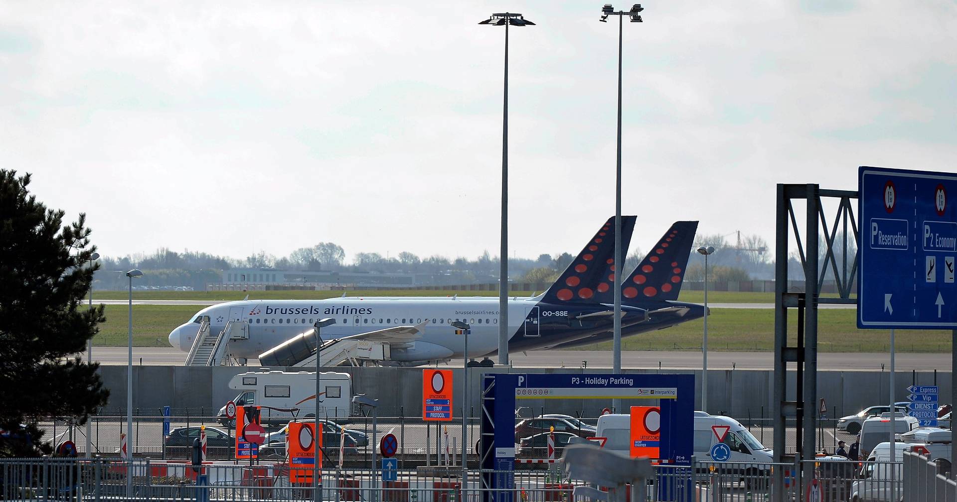 Problemas técnicos em vários aeroportos da Europa atrasam e cancelam voos