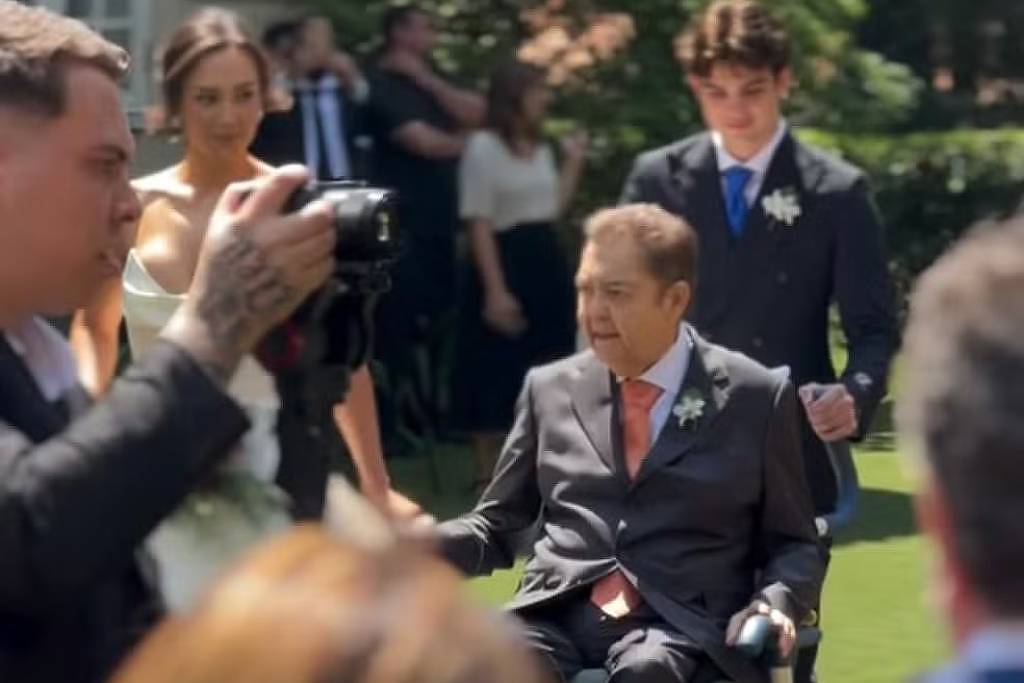 Na cadeira de rodas, Faustão leva filha ao altar para se casar; veja vídeo - UOL