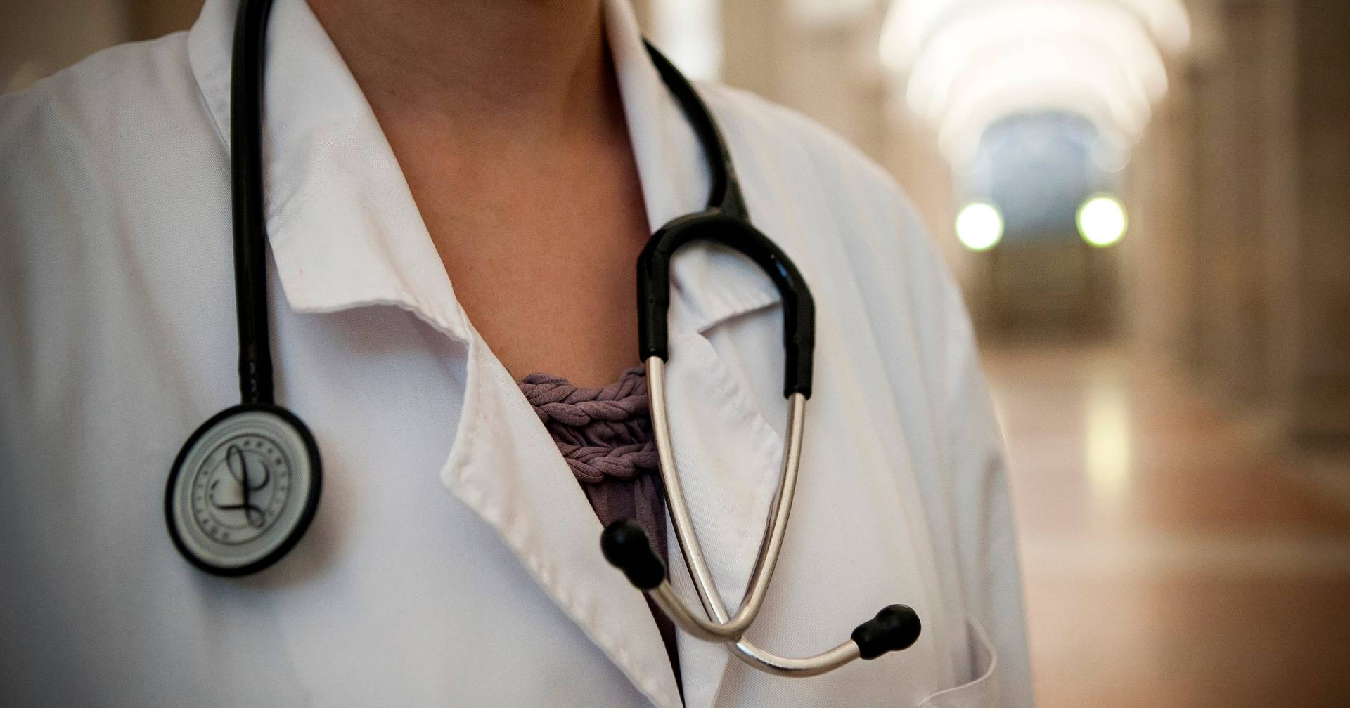 Médicos são os que mais ganham com horas extra: despesa do SNS com trabalho suplementar cresce 82% numa década