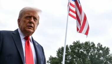 Trump ameaça Venezuela com consequências "incalculáveis" se se recusar a receber migrantes