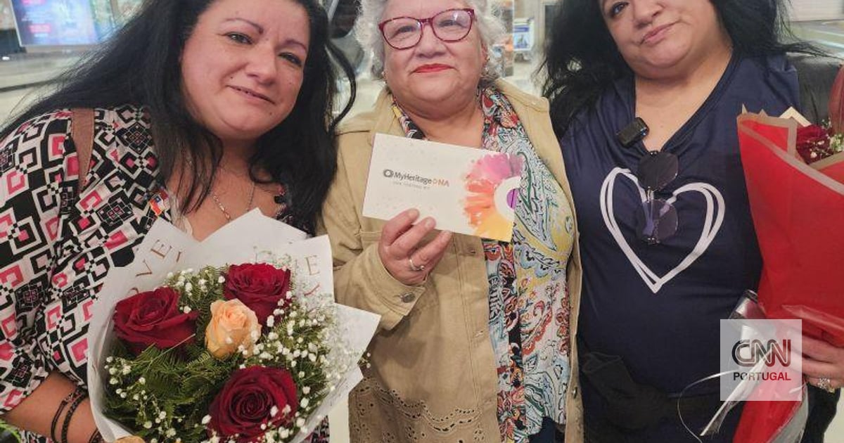 Mãe reencontra as filhas gémeas pela primeira vez em 45 anos