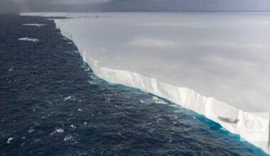 Partiu-se o maior icebergue do mundo