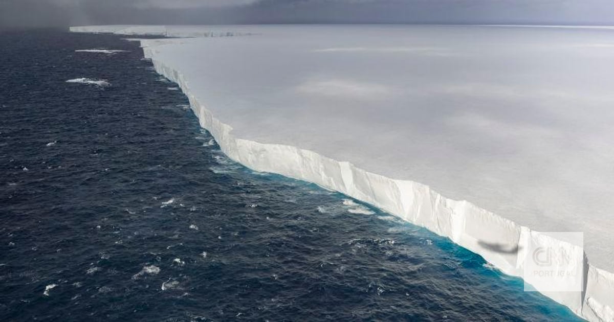 Partiu-se o maior icebergue do mundo