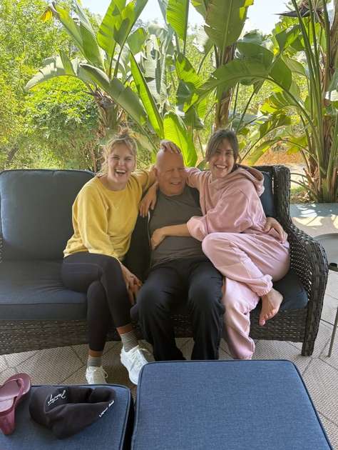 Scout Willis compartilha fotos íntimas de verão com Bruce Willis e família - Zoeira