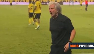 VÍDEO: Jesus chateia-se tanto com adeptos do Al Nassr que até perde um sapato