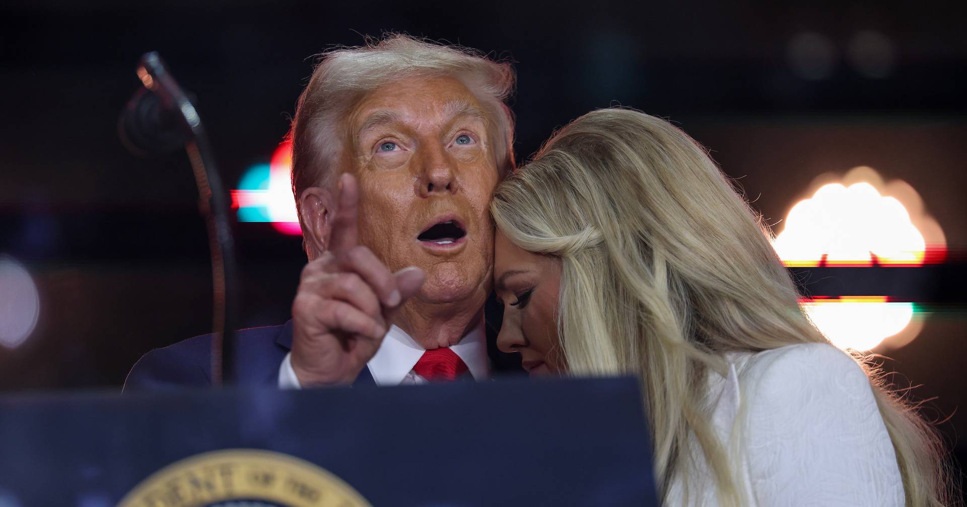 “Ataque contra toda a nação”: Trump transforma homenagem a Charlie Kirk em comício e apela à “restauração da religião” no país