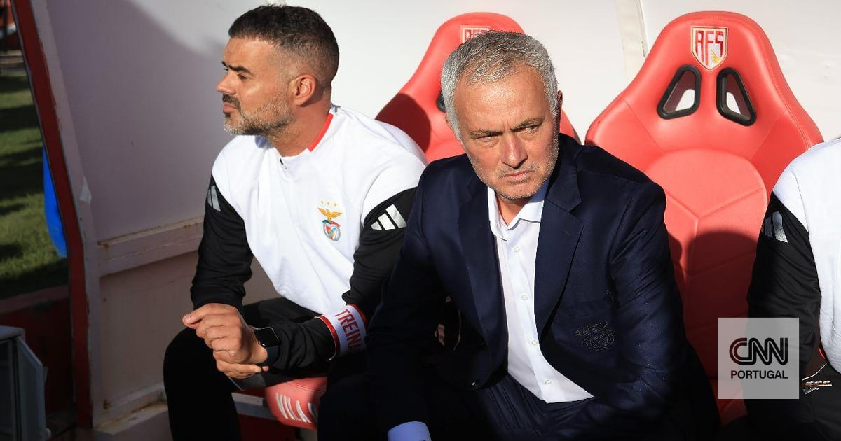 Mourinho: «Ganhava mais em casa do que a trabalhar no Benfica»