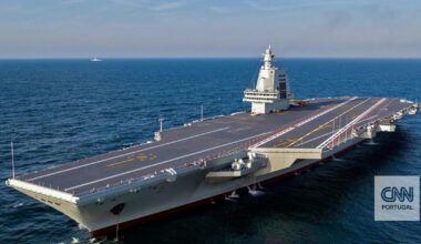 O mais recente porta-aviões da China tem um sistema novo para o lançamento de caças. Só os EUA têm a mesma tecnologia