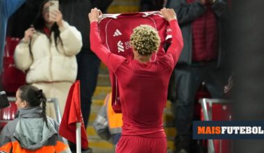 VÍDEO: Ekitiké apura Liverpool na Taça da Liga e acaba expulso