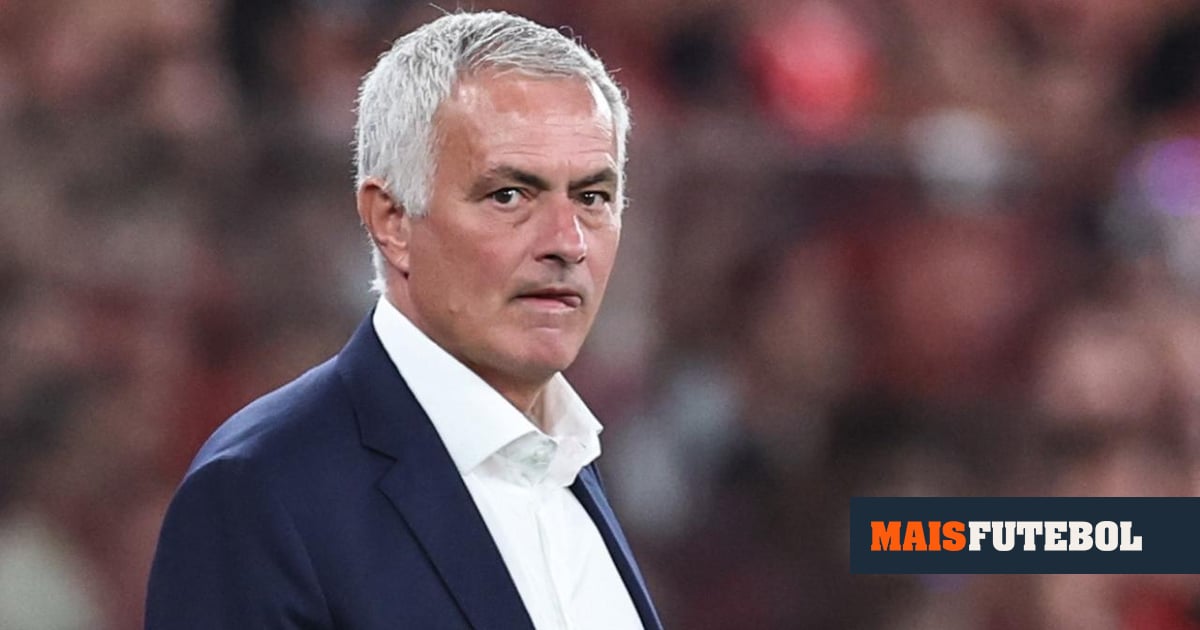 Portámo-nos bem: Mourinho volta a abrir treino do Benfica