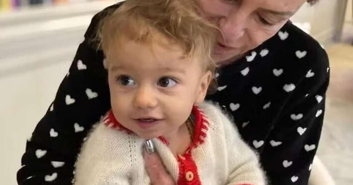 Neto de Ana Maria Braga aspira apito e vai parar no hospital; veja vídeo