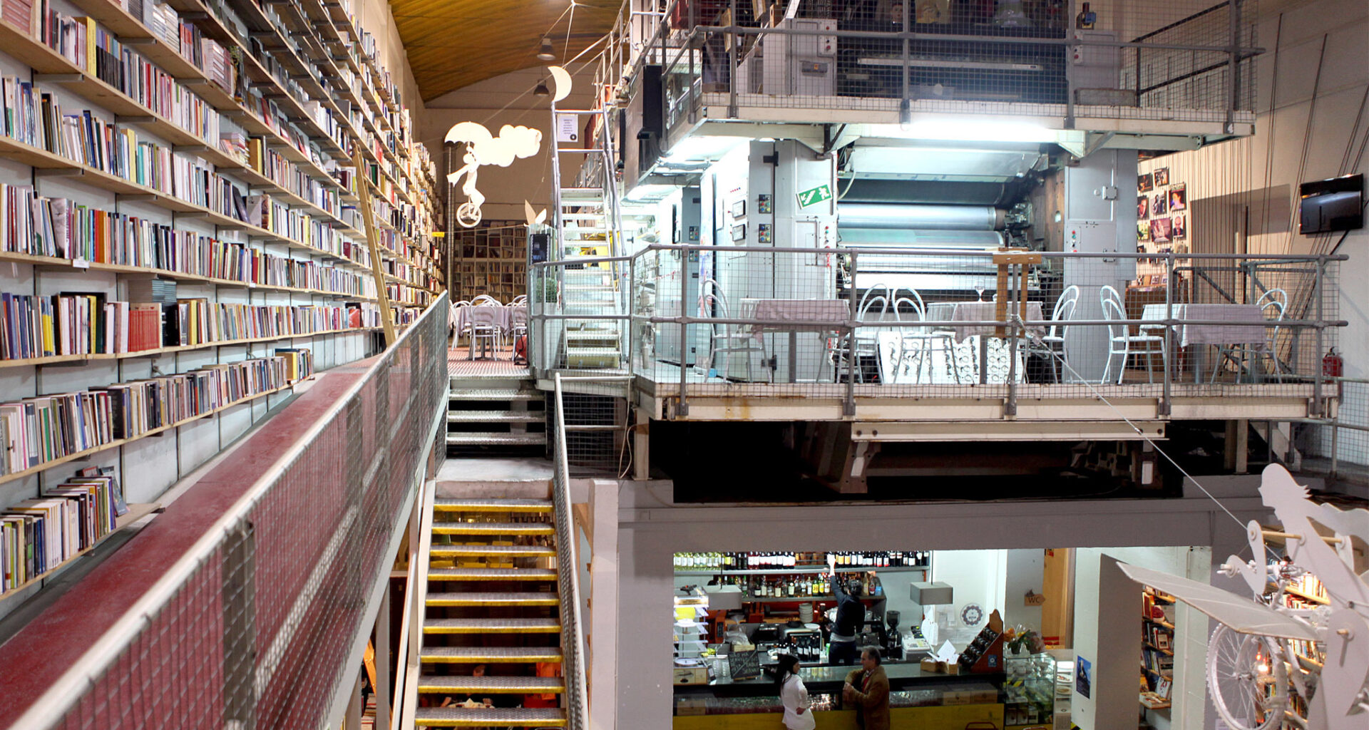 A Ler Devagar é um dos cafés-livraria mais bonitos do mundo