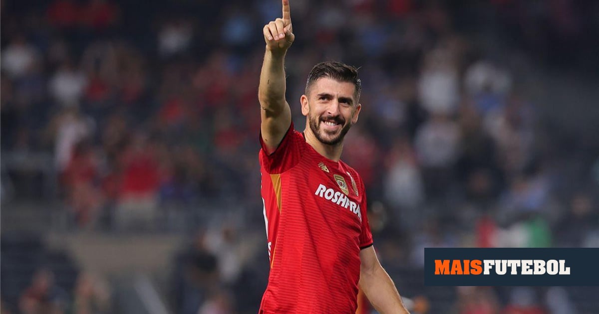Loucura no México: hat-trick de Paulinho e «Panenka» falhado por Sergio Ramos