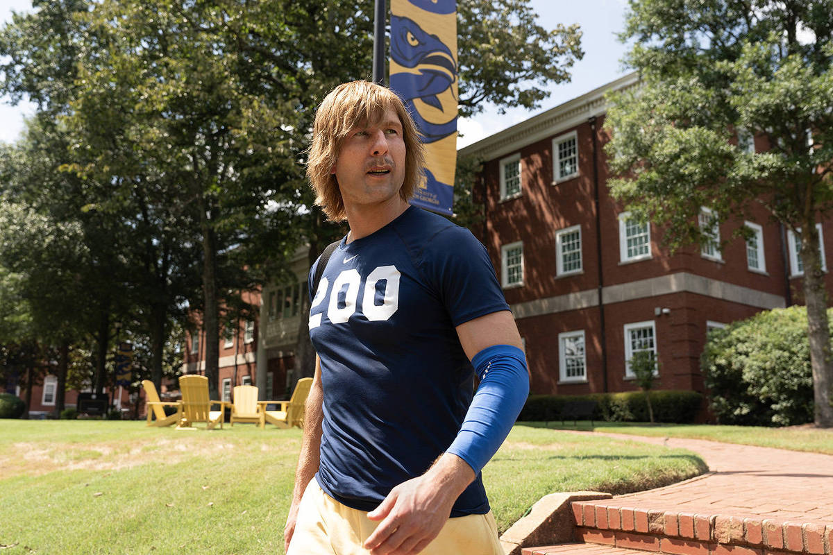 Chad Powers: Glen Powell se enfeia para série de comédia - 28/09/2025 - Cinema e Séries