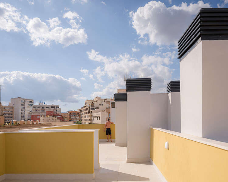 Edifício Residencial Foners / gon architects - Fotografia de Exterior, Balcão
