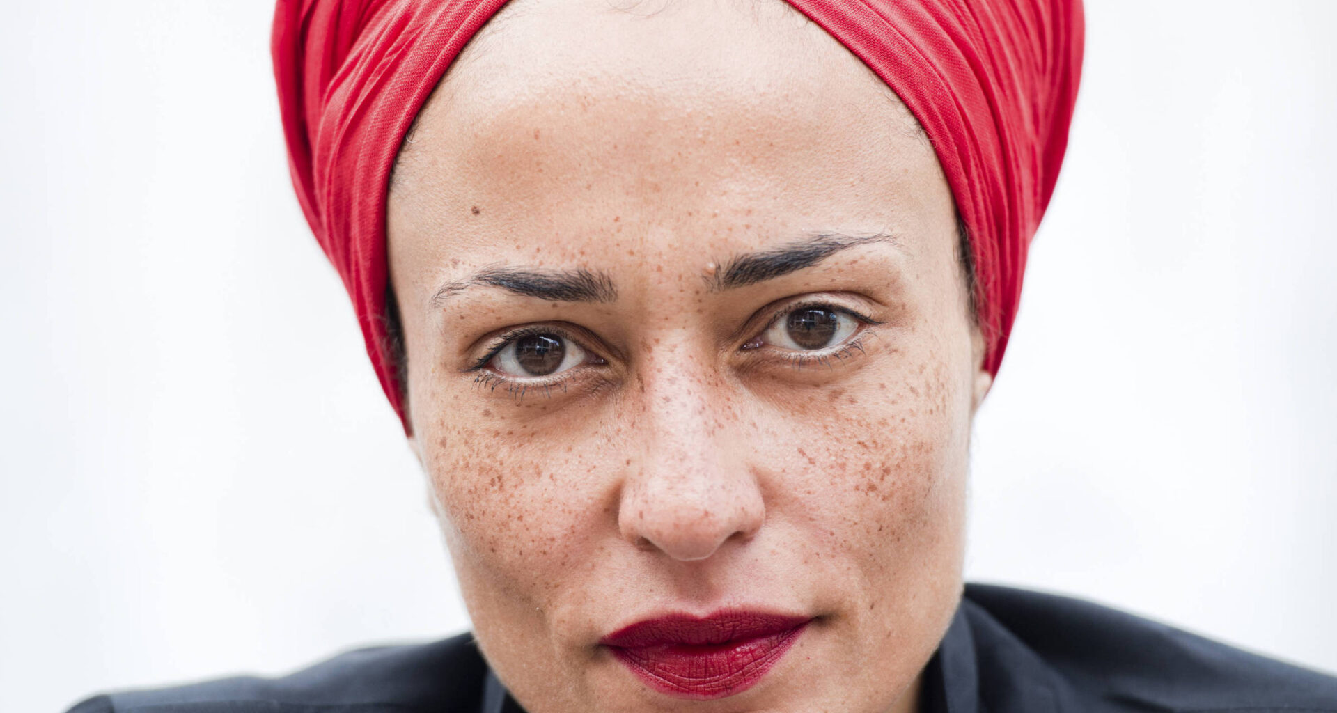 Zadie Smith: Escrever livro é roubo e autores são crianças - 27/09/2025 - Ilustrada