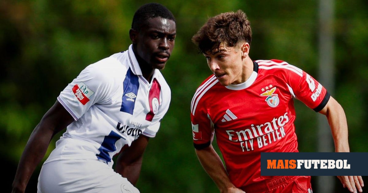 II Liga: da bancada, Mourinho assiste a Olívio Tomé ser herói pelo Benfica B