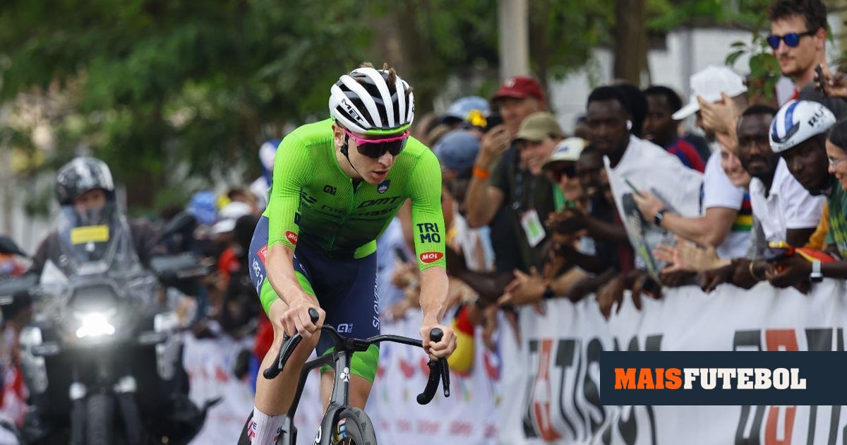 Ciclismo: Tadej Pogacar sagra-se bicampeão do mundo de estrada