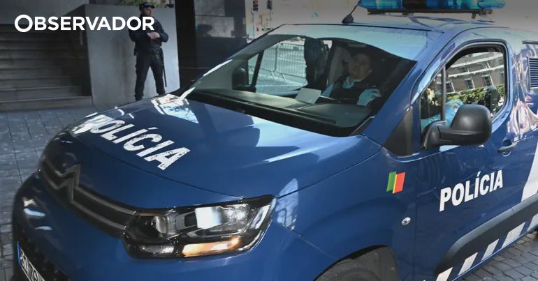 PSP detém homem armado com facas em mesquita na Damaia – Observador