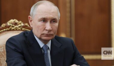 Reino Unido pode já estar em guerra com a Rússia, avisa ex-diretora do MI5, que sabe de "várias coisas"