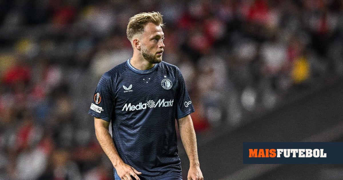 Van der Vaart arrasa ex-Benfica: «Deviam despedir quem o contratou...»