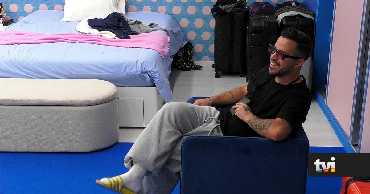 Depois de Leandro tentar expulsar Marisa do quarto, Pedro fica a rir - Secret Story