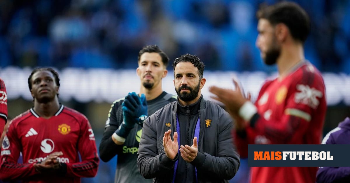 Carragher deixa críticas a Amorim: «Isto foi um desastre para o clube...»