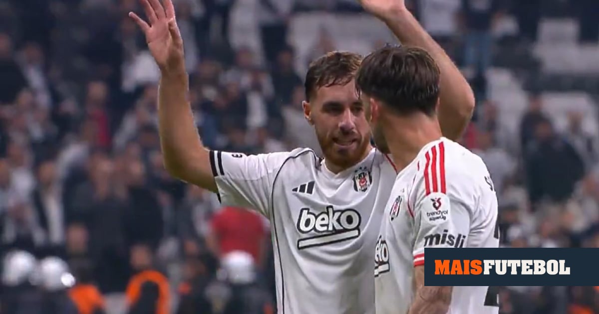 VÍDEO: Kökcü ensina Jota Silva a celebrar com a claque do Besiktas