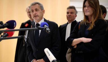 Vídeo:Carla Bruni canta 'Let it Be' após Sarkozy condenado - 30/09/2025 - Mundo