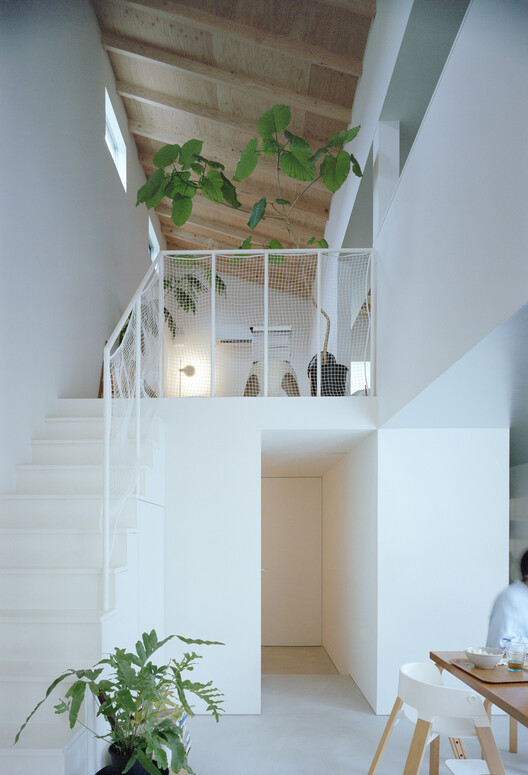 Casa Sobreposta / Office Sugurufukuda - Fotografia de Interiores, Madeira, Escada, Corrimão